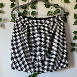 super cute black and white patterned skirt‼️‼️